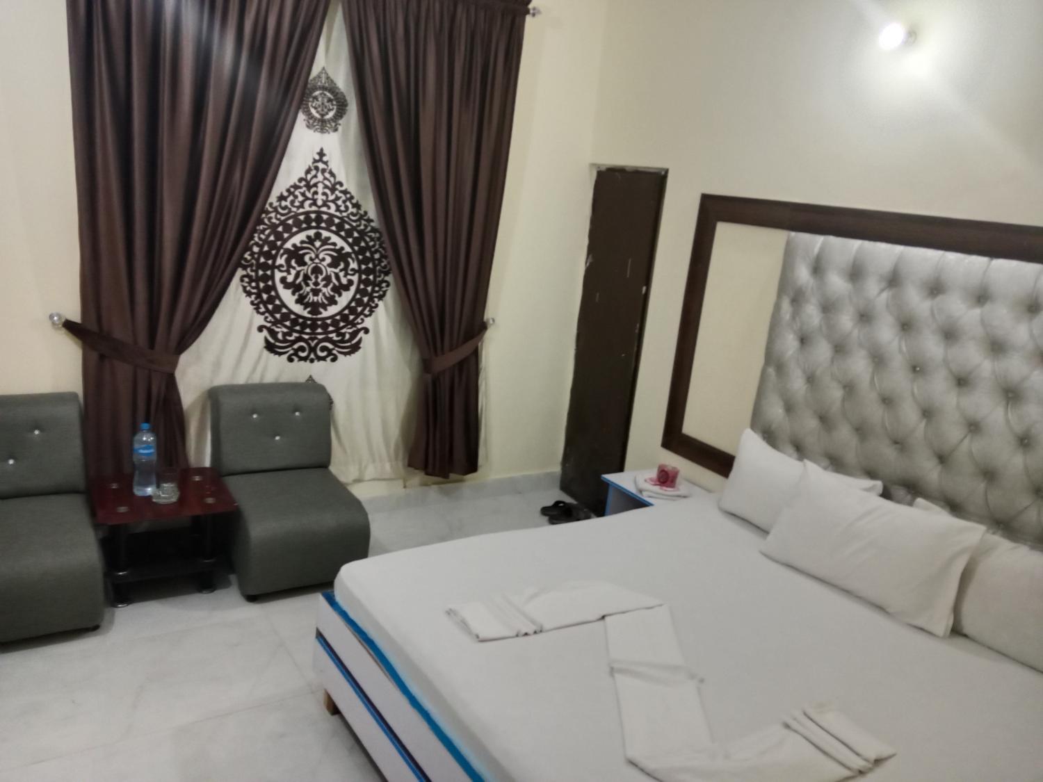 4, Malinum Grande Guest House, Lahore