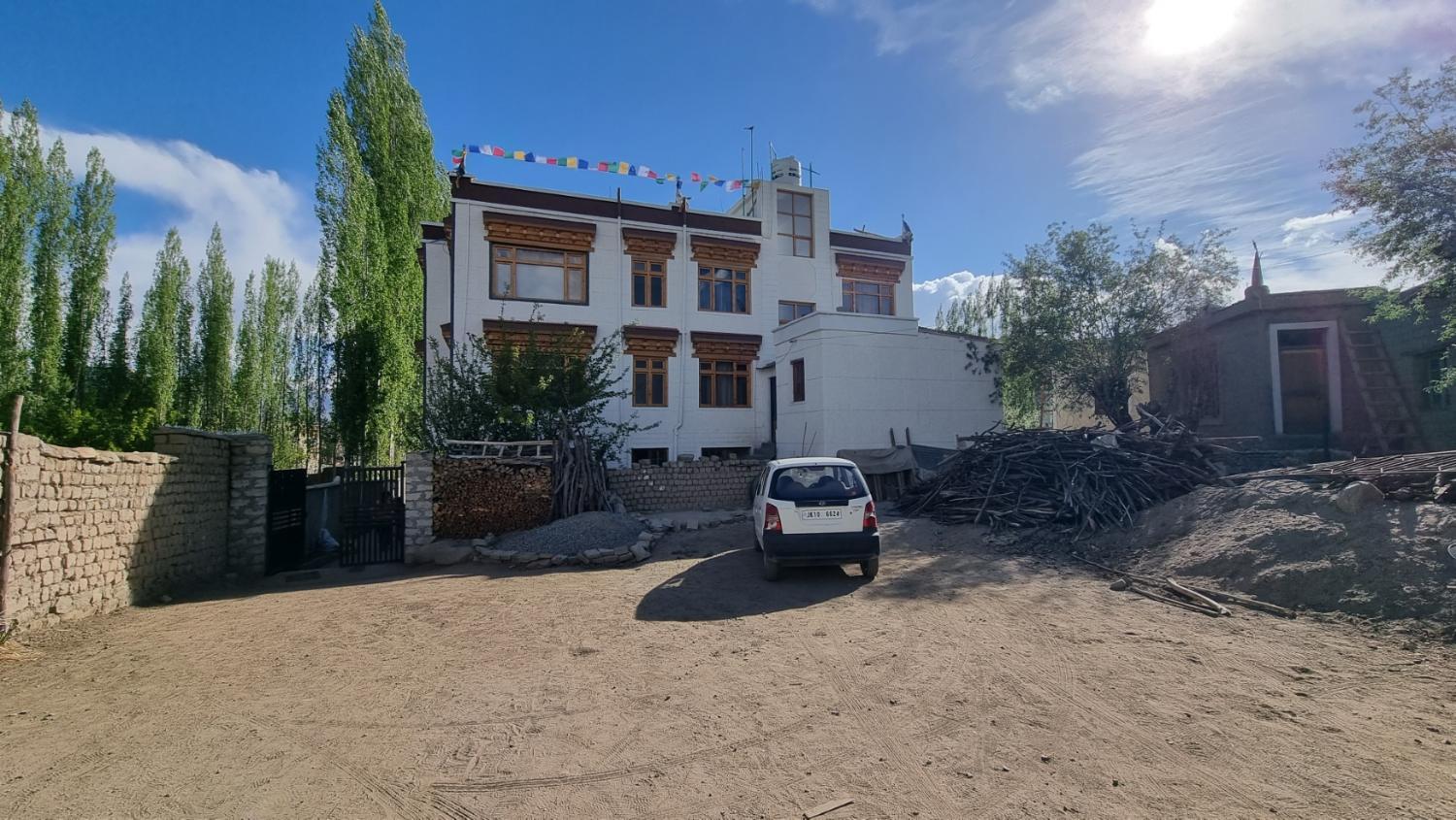Exterior view 2, Tsaskan Guest House, Leh