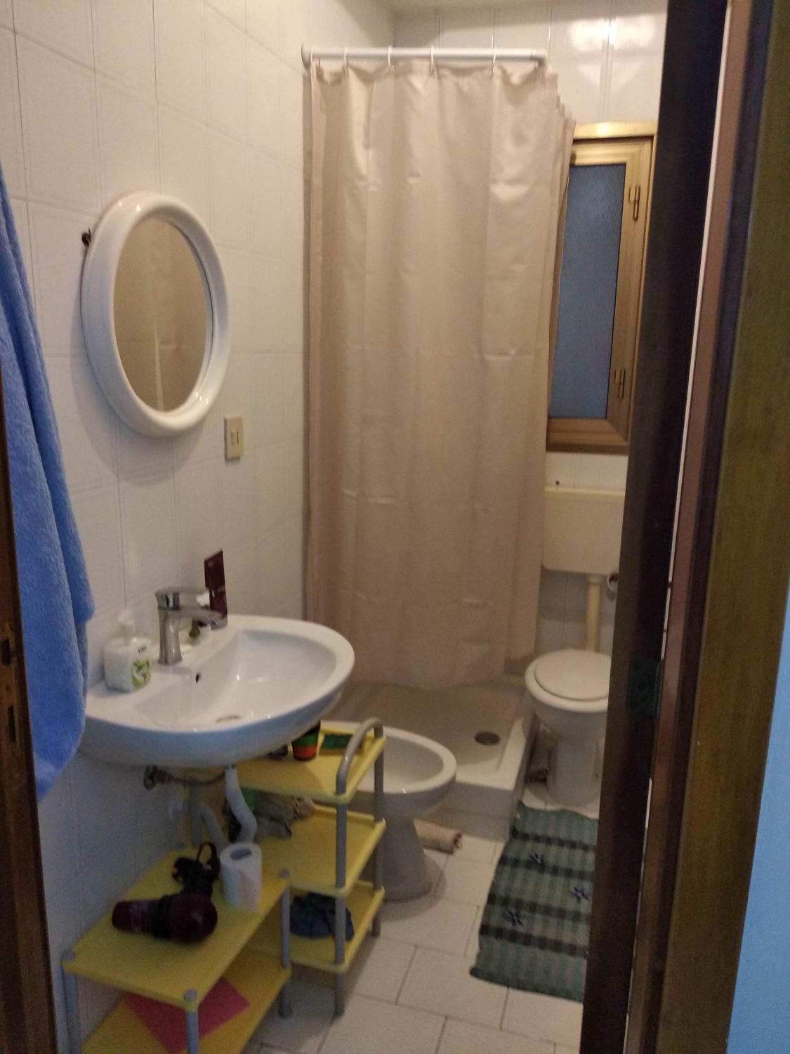 Bathroom, Love & Liberty - dress code lingerie or naturist - max age 40, Palermo