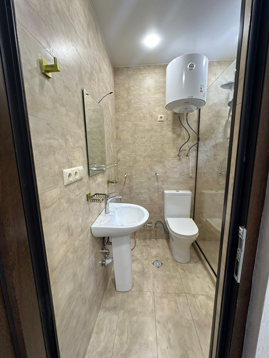 Bathroom 4, Lent House, Shuakhevi