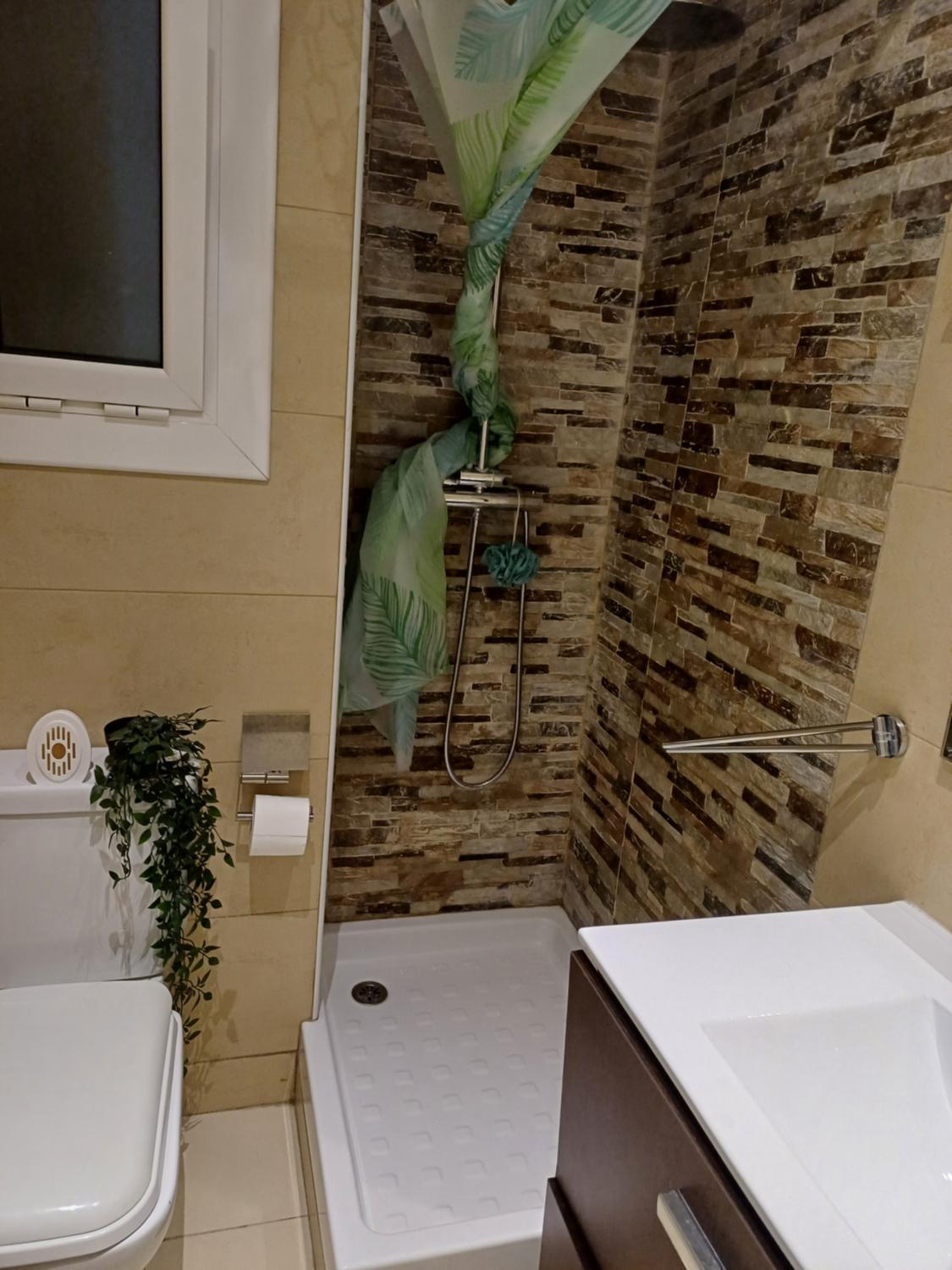4, Habitacion doble con bano compartido cerca a sagrada familia, Barcelona