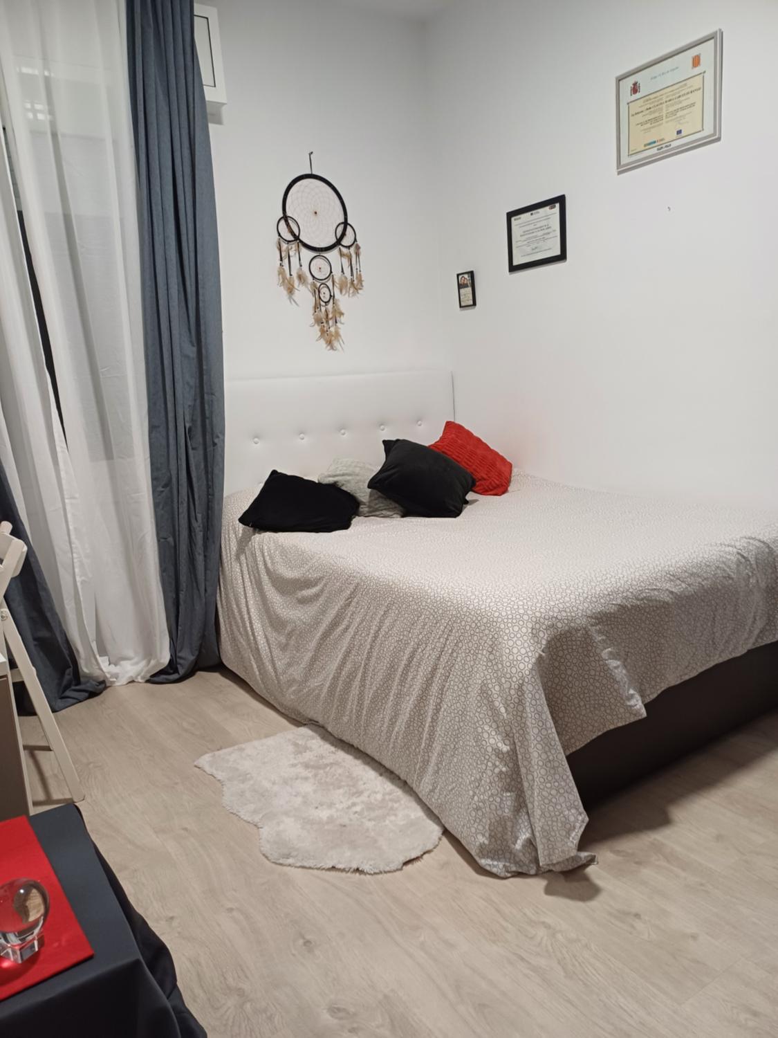 3, Habitacion doble con bano compartido cerca a sagrada familia, Barcelona