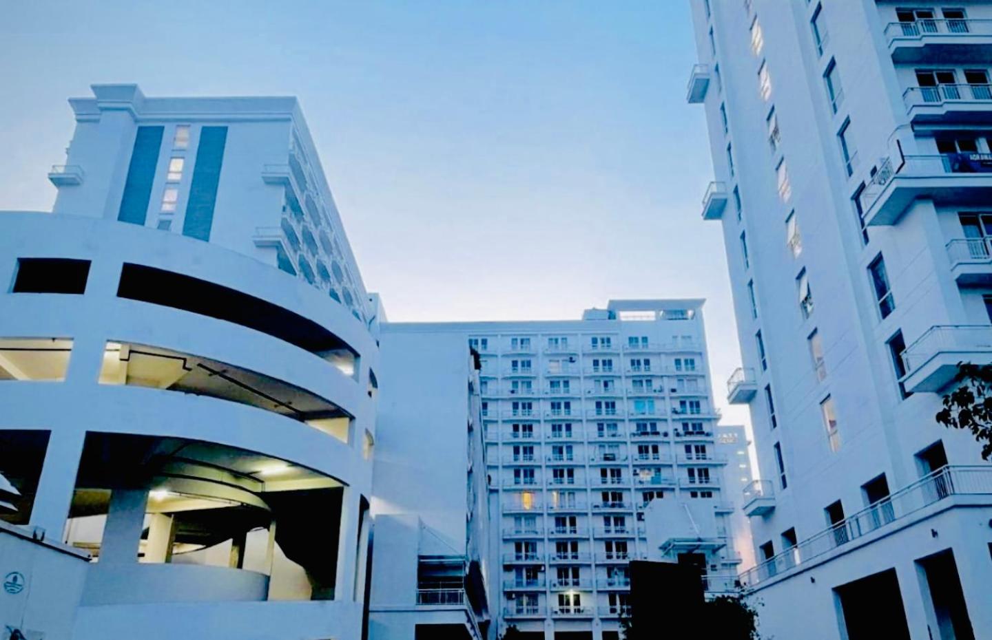 2, Dolphin Inn & suites manhattan, Lucknow