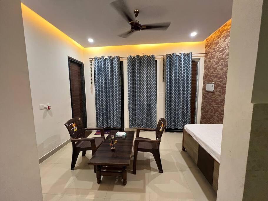 4, M Stays, Mathura