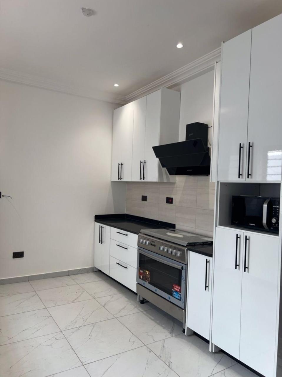 4, 3B11 Comfort Stay, Tema
