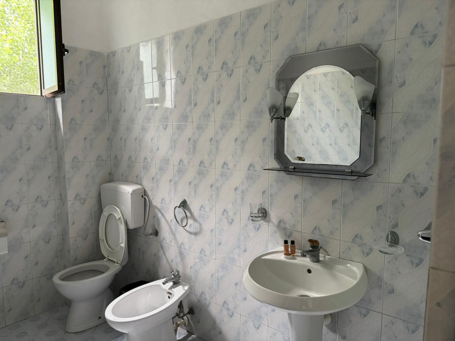 Shower 5, Melas Villa, Durrësit