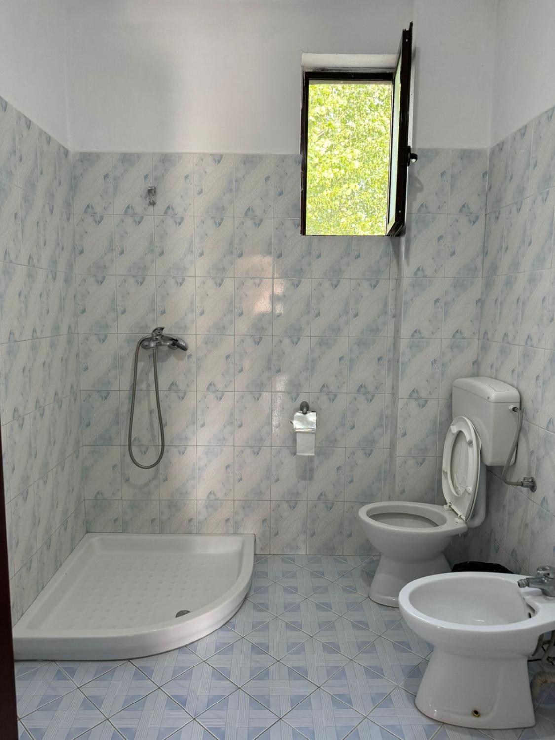 Shower 3, Melas Villa, Durrësit
