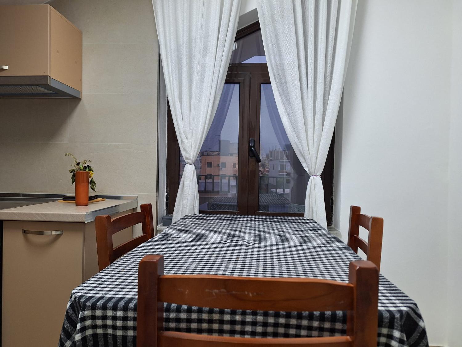 5, Ulliri i vjeter, Tiranës