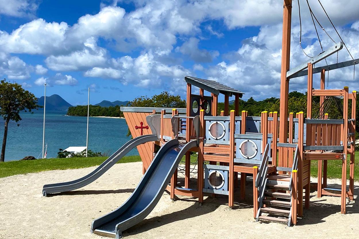 Playground, PIERRE ET VACANCES Ideal Calme et Confort 2 a 4 personnes, Basse-Pointe