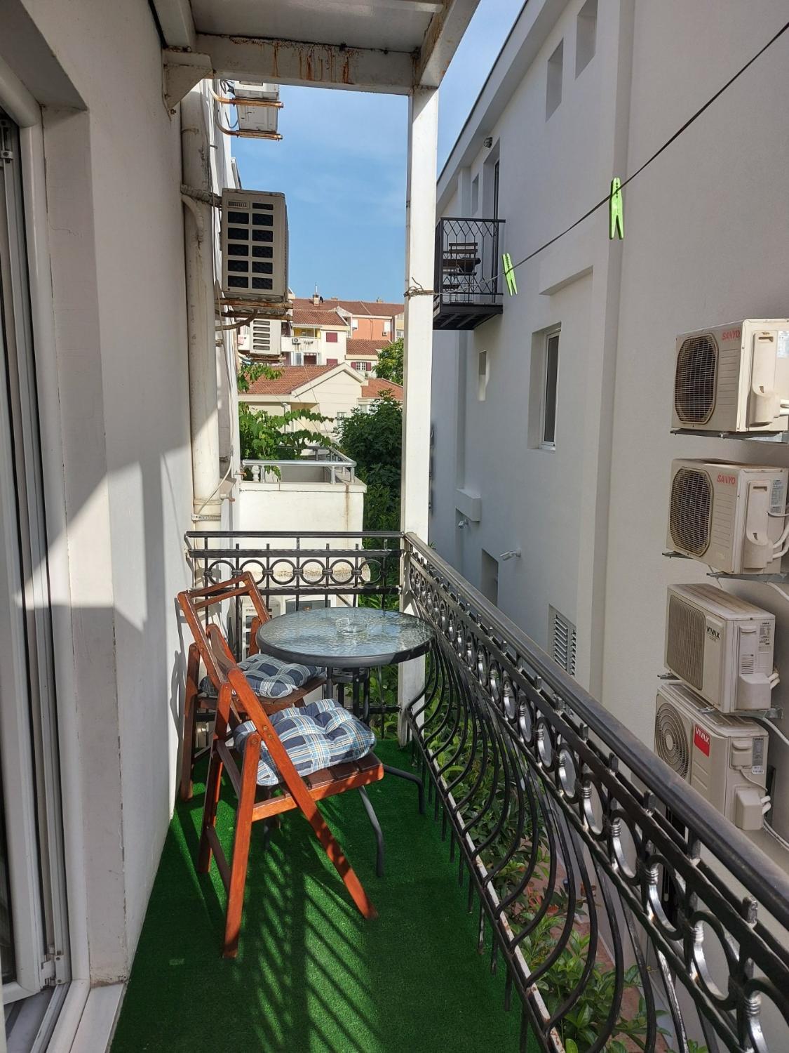 5, Helen's apartments