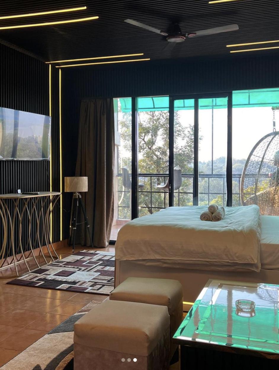 Guestroom, Lake view Suite, West
