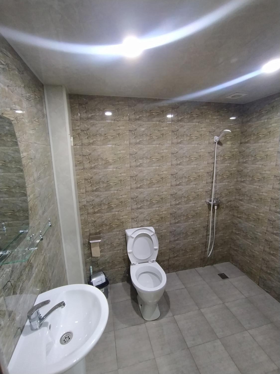 Shower 2, Getik Hotel