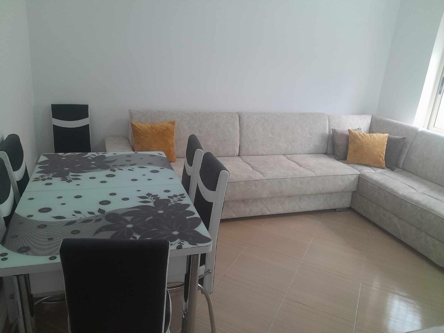 5, Esaj Hotel, Beratit