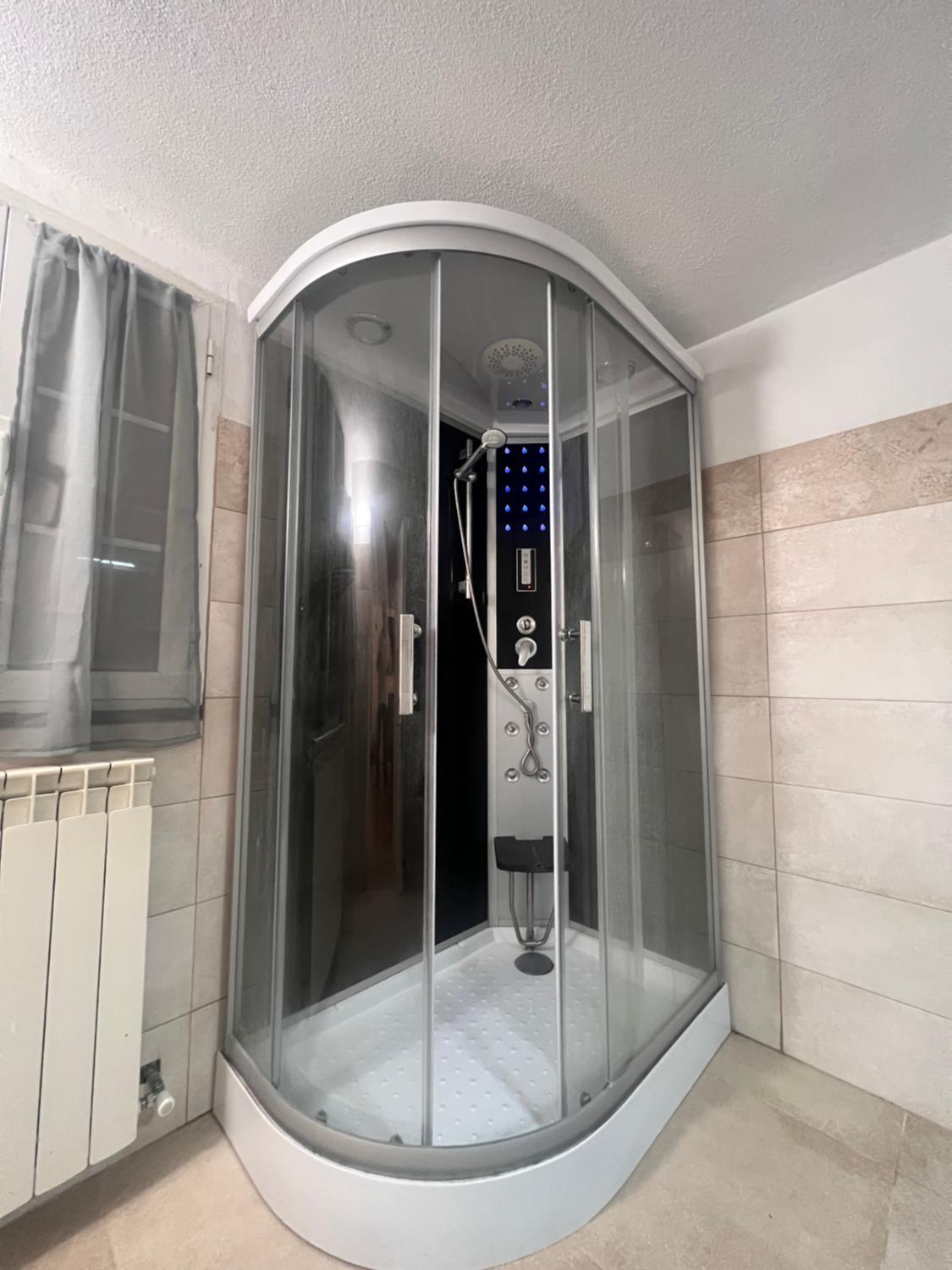 Shower 4, Santa Giulia Seascape & Garden Rooms, Genova