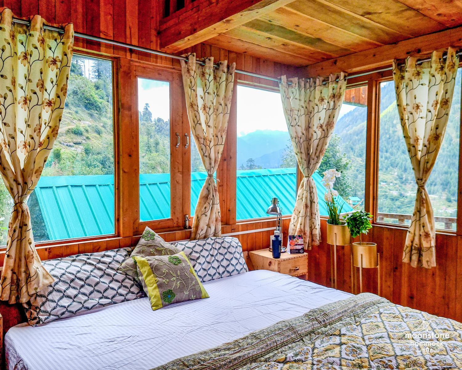 5, Peace out by Moonstone Hammock, Kullu