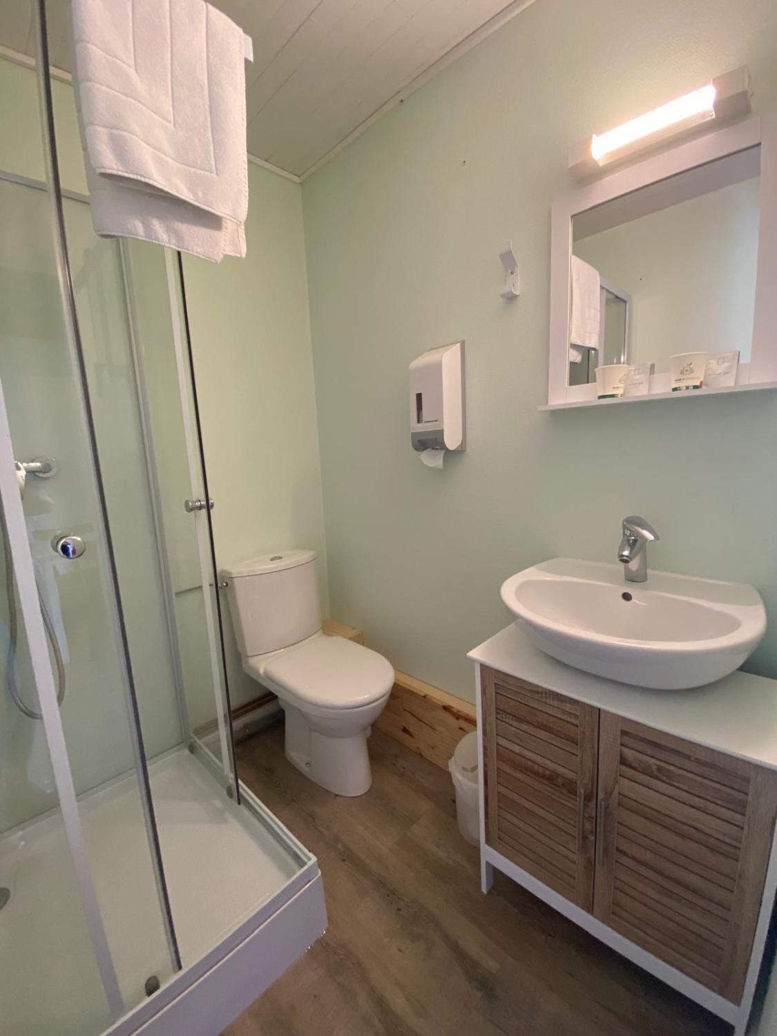 Bathroom, Lods Hotel de France, Doubs