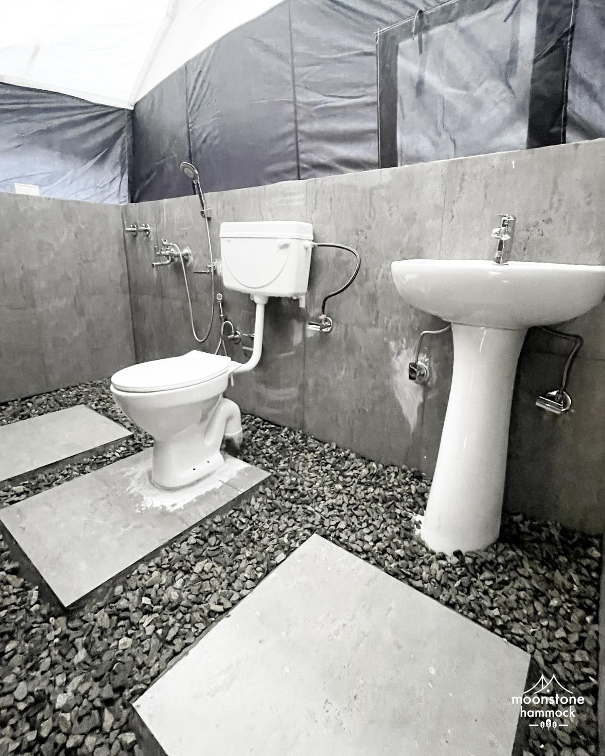Bathroom, Peace out by Moonstone Hammock, Kullu