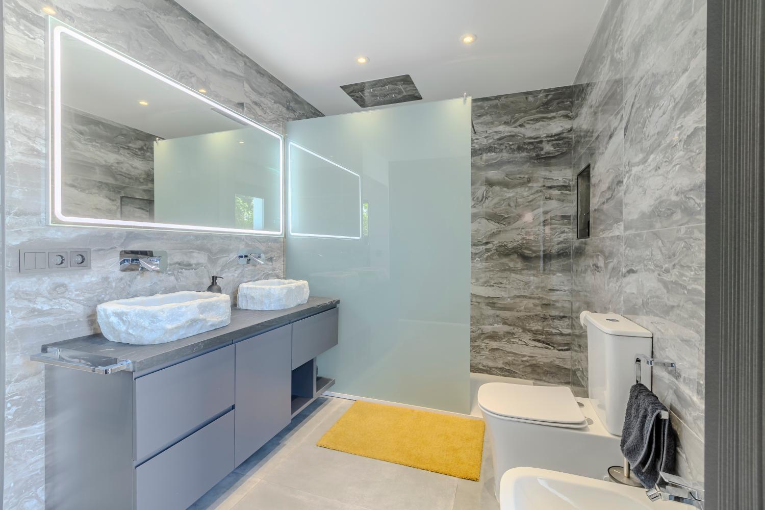 5, Luxury Villa Amazing Location, Málaga