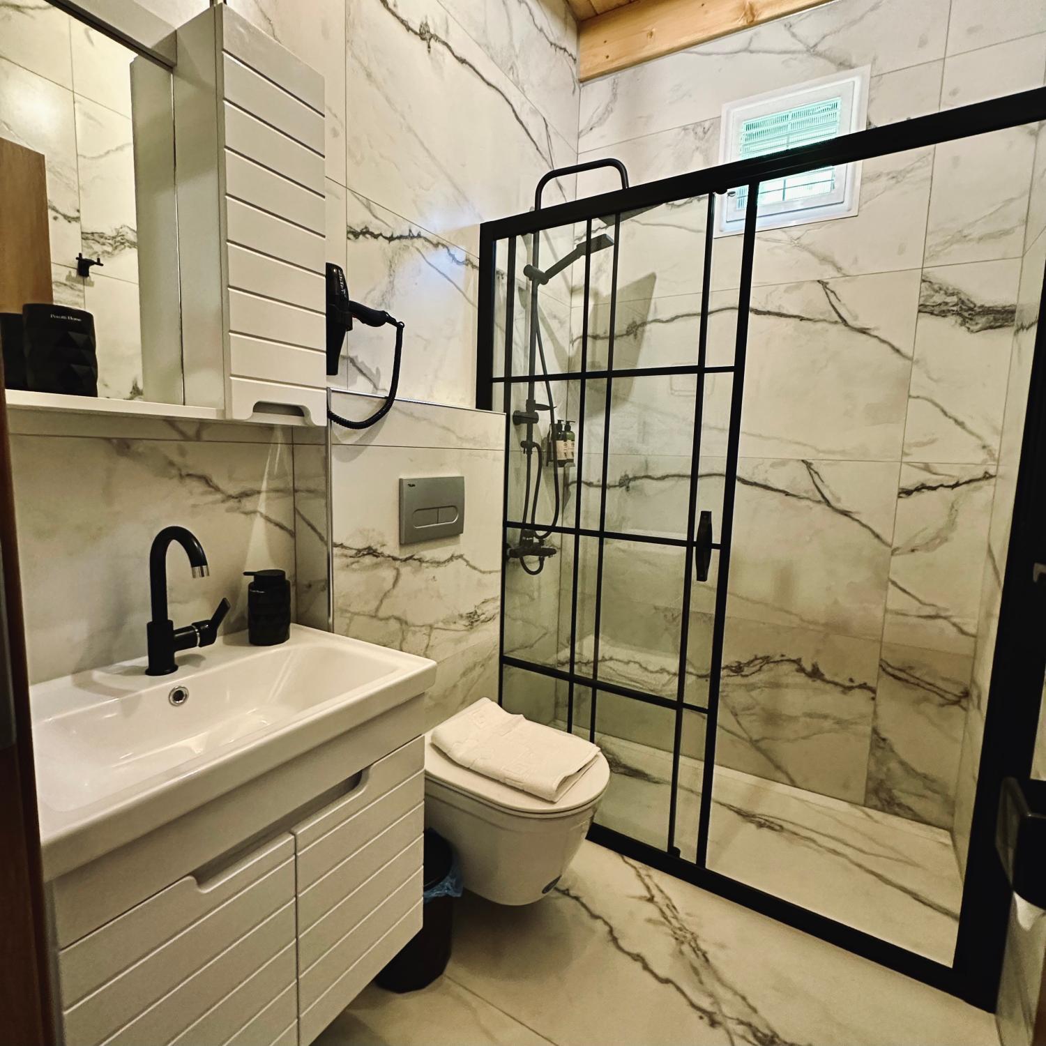 2, Kamilet otel ve restoran, Arhavi
