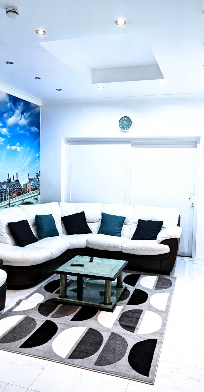Shared lounge/TV area, Optimal Homes, London