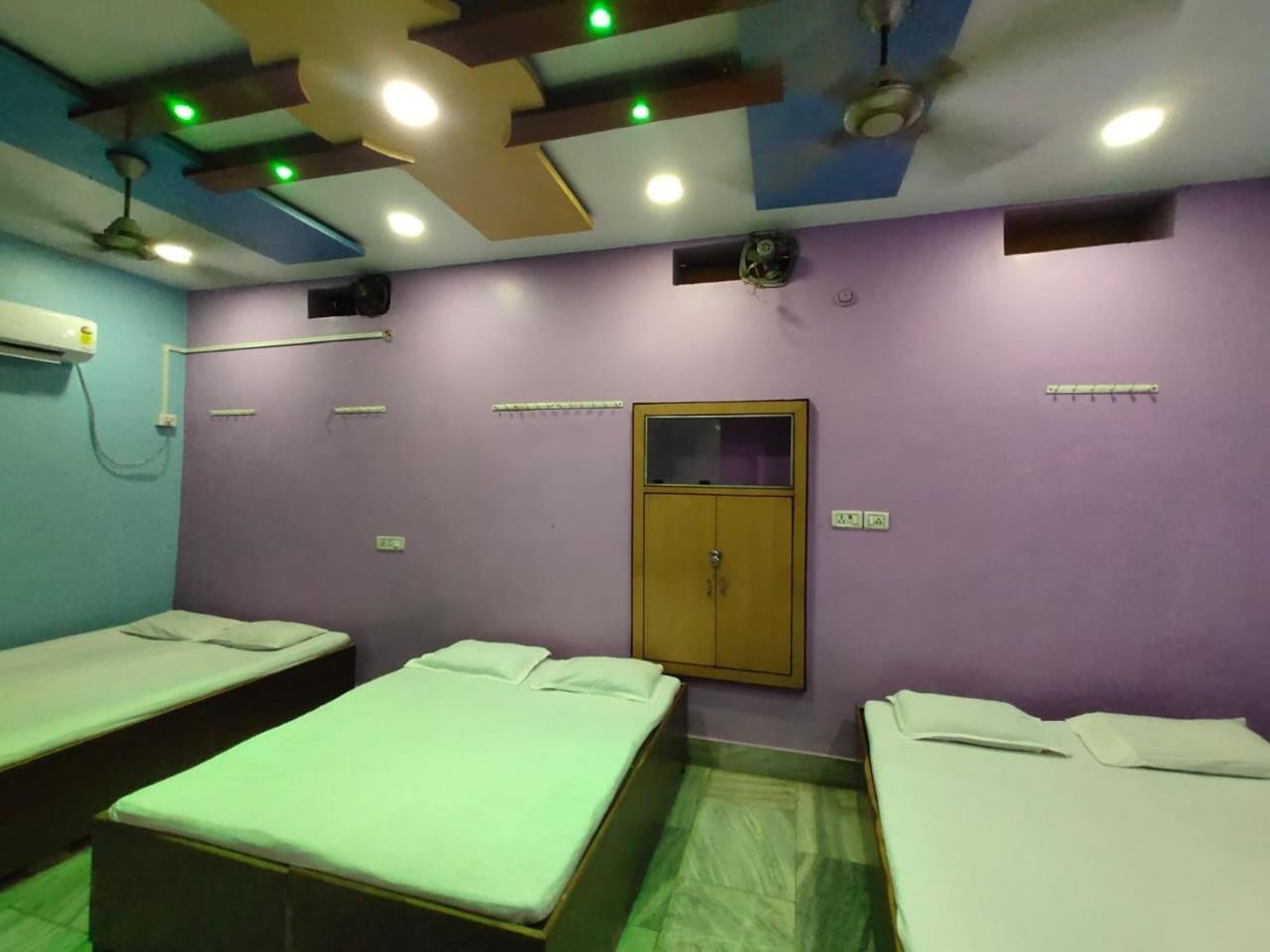 Bed, Vinayaka Family Home Stay, Varanasi