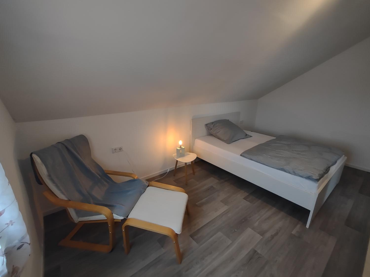 Bed, Monteurzimmer in Vellmar mit Kuche und Bad, Kassel