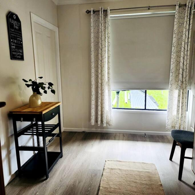 2, The Promised Land - Lux Irish Barn in CBD - Galway Cottage, Mackay - Pt A