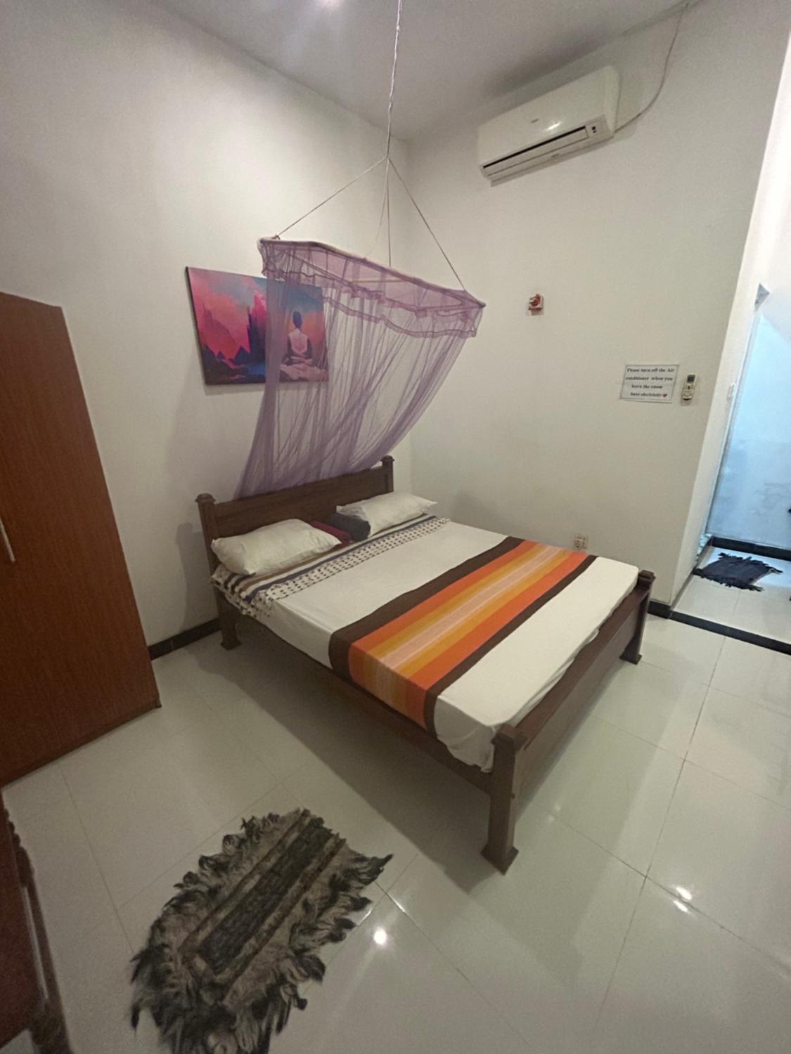 4, Matara beach hostel, Matara Four Gravets