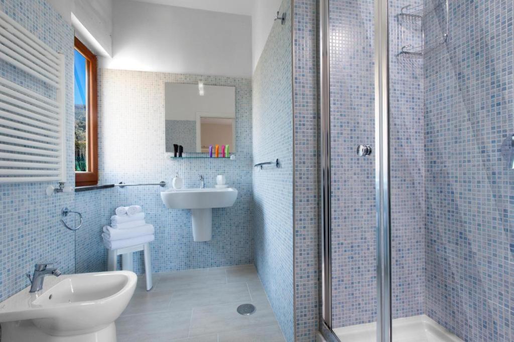 Bathroom 2, B&B Sirena, Napoli