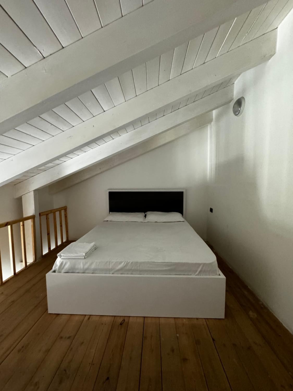 5, apartamente berti, Lezhës