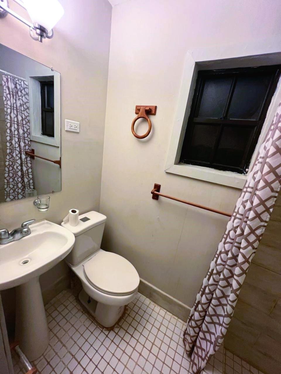 Bathroom 5, Mira mar Hotel y Restaurante, Roatán