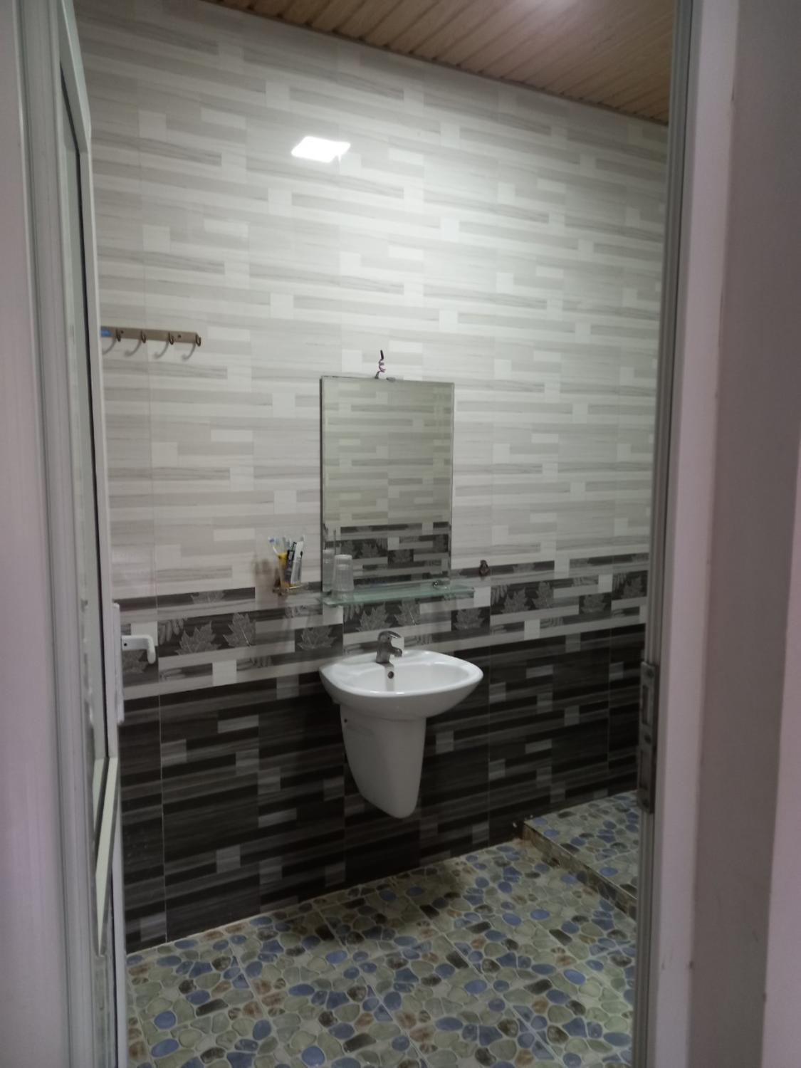 Bathroom 2, Khach san Nha Hang Hai Huong, Bố Trạch