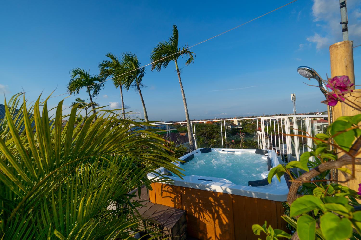 Hot tub 4, Bustle Base Coliving and Coworking Space, Badung