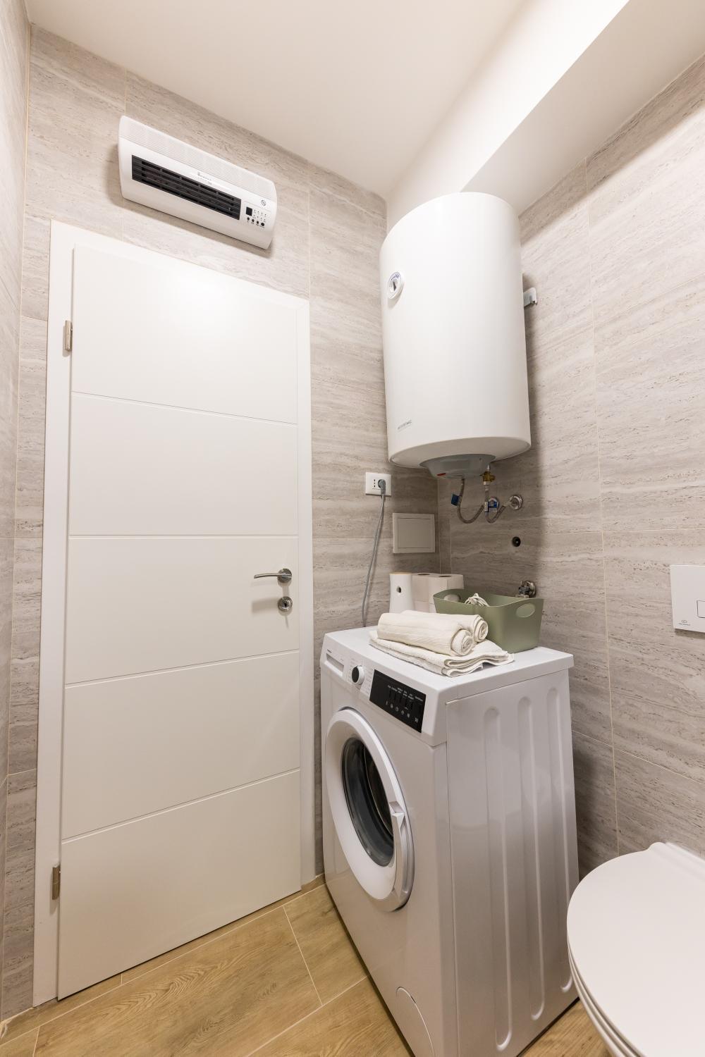Bathroom 4, House Niko with 6 apartments - free parking on site, Split