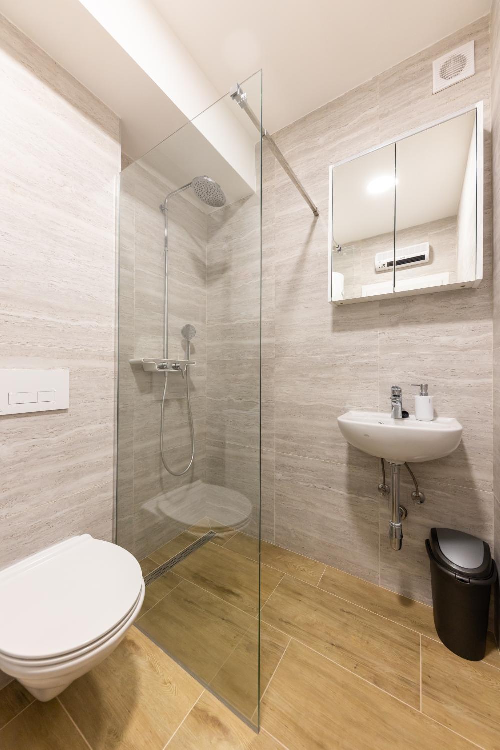 Shower 3, House Niko with 6 apartments - free parking on site, Split