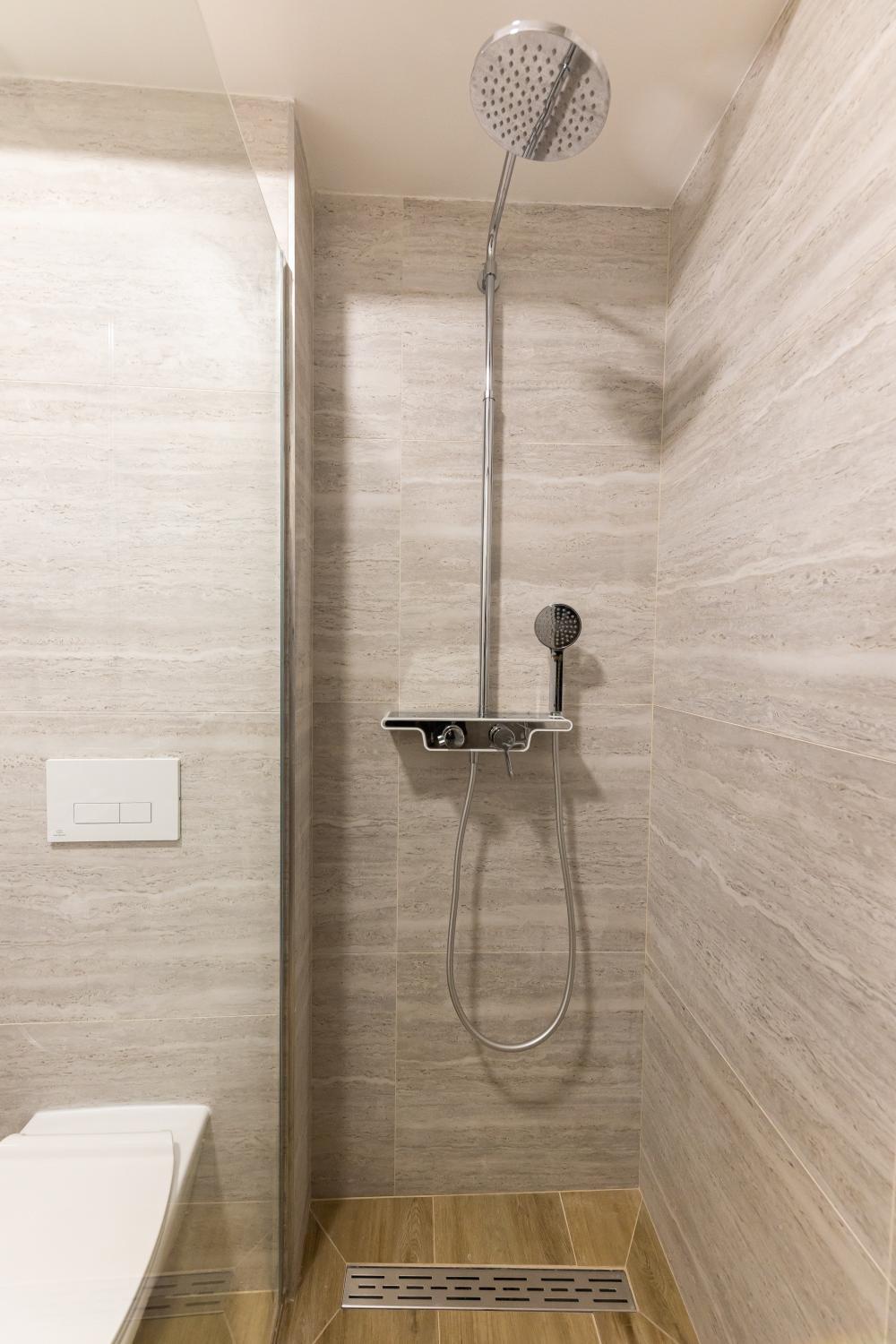 Shower 2, House Niko with 6 apartments - free parking on site, Split