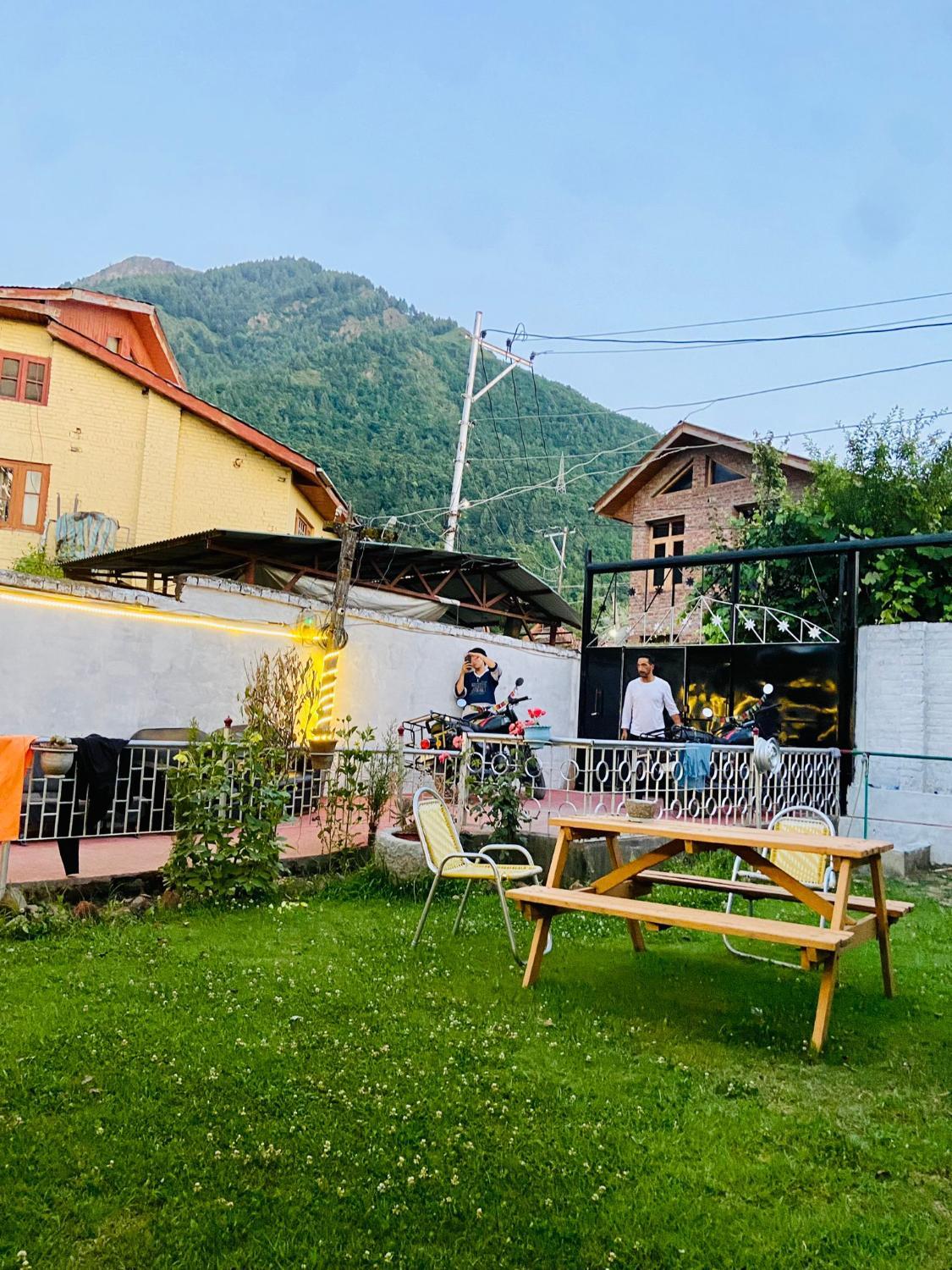 Garden 4, Gypsys Home Stay, Srinagar