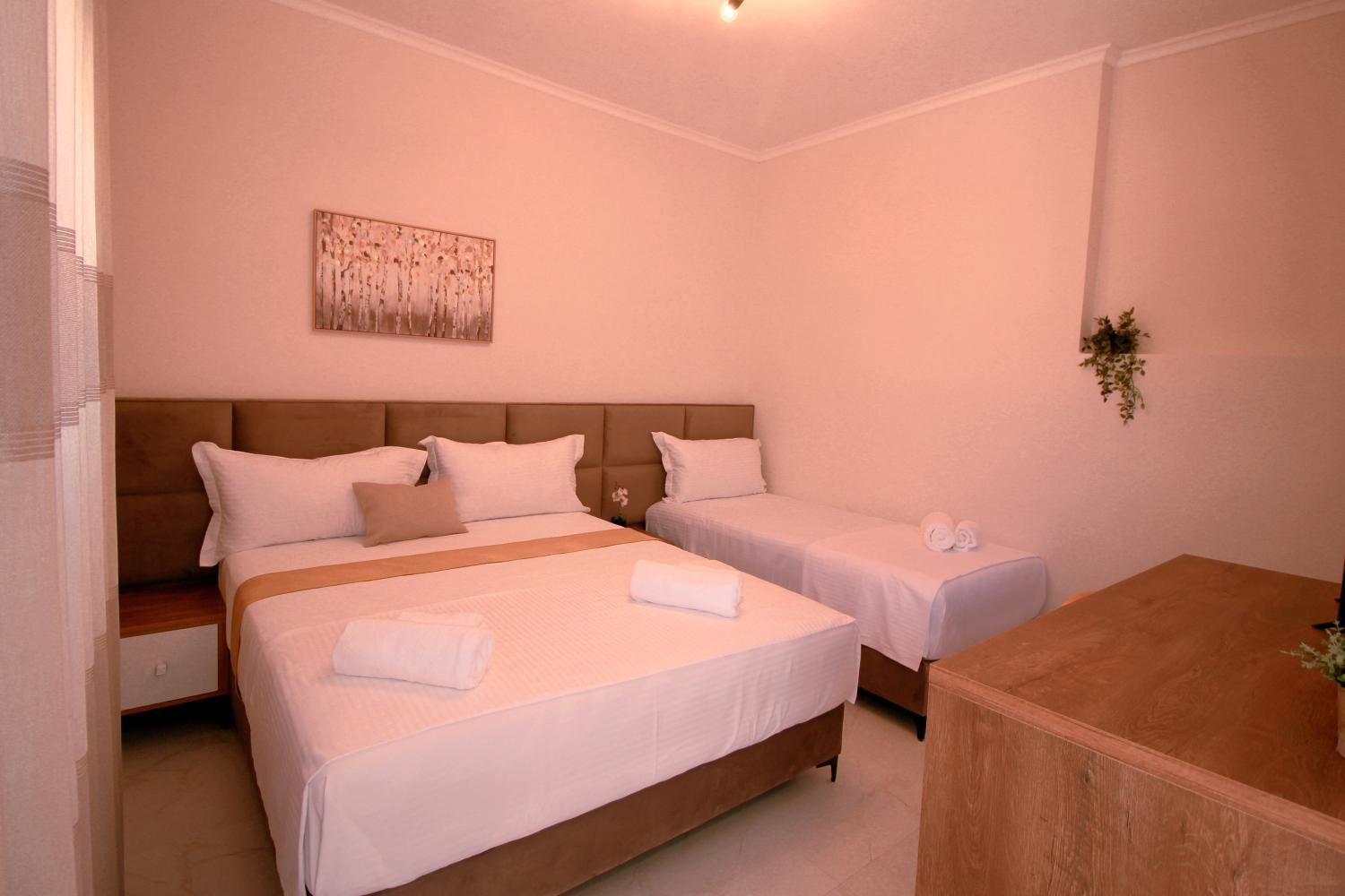 4, Arber's Hotel, Sarandës