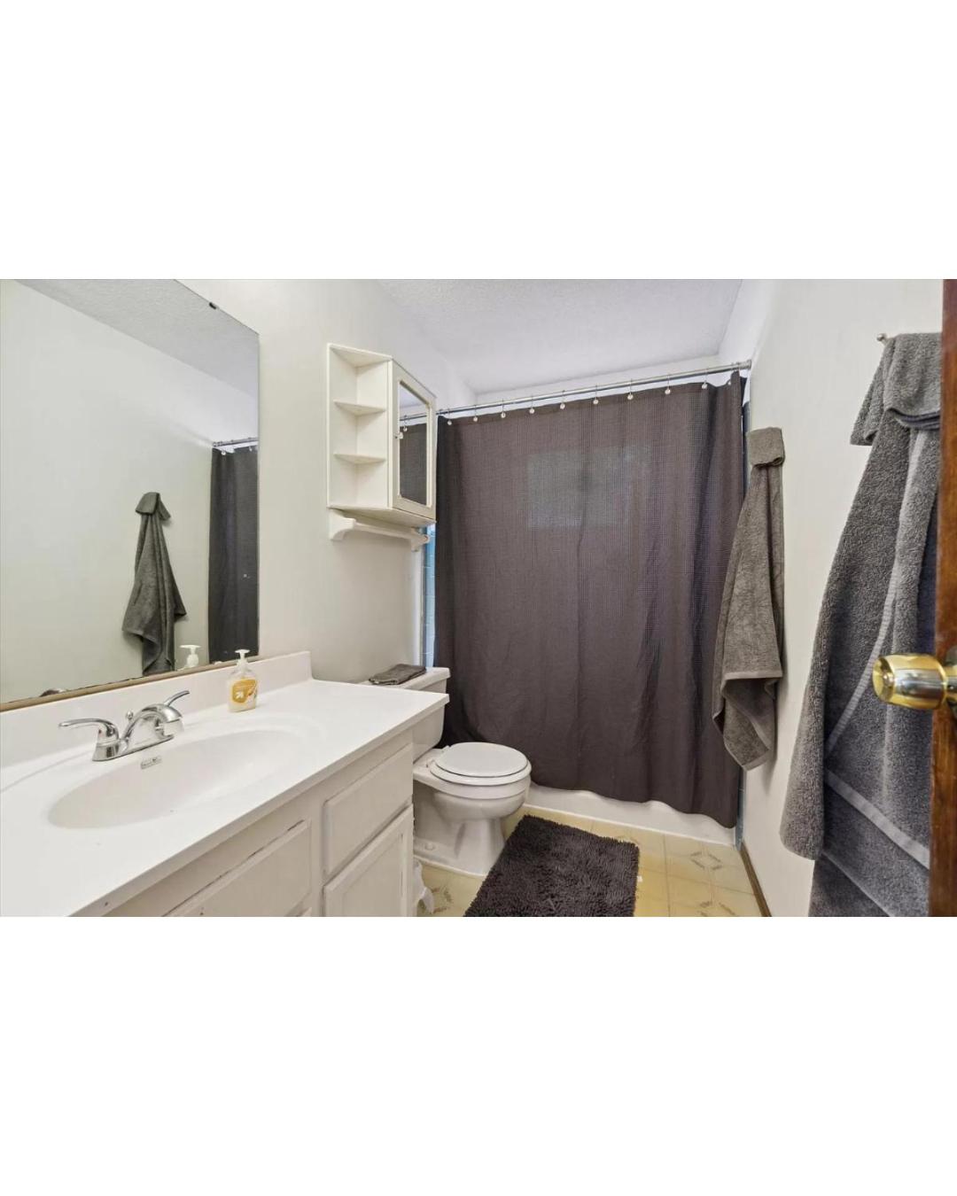 Facilities 4, Spacious Luxury Villa Near Downtown & Shopping Districts, Duval