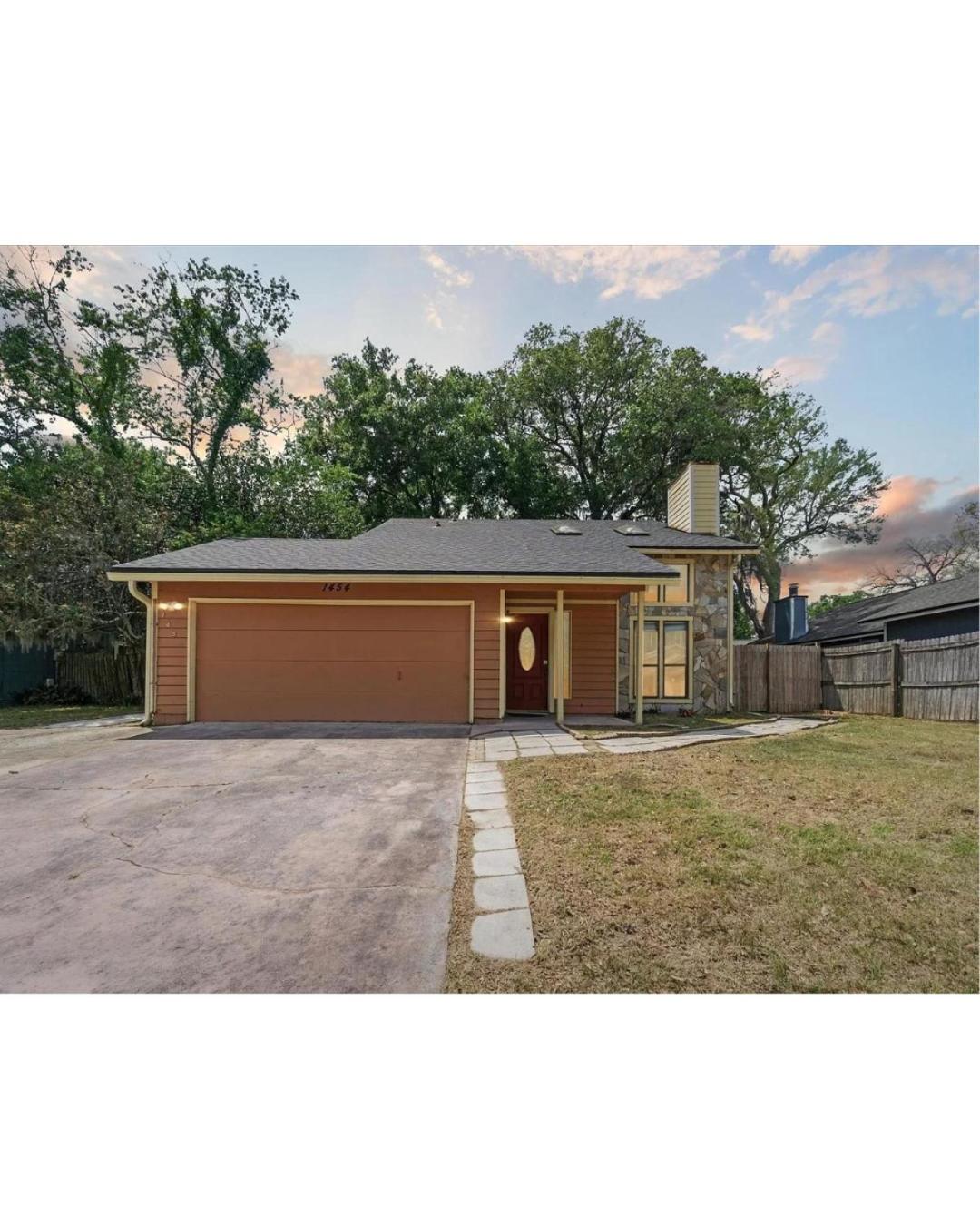 Exterior view, Spacious Luxury Villa Near Downtown & Shopping Districts, Duval