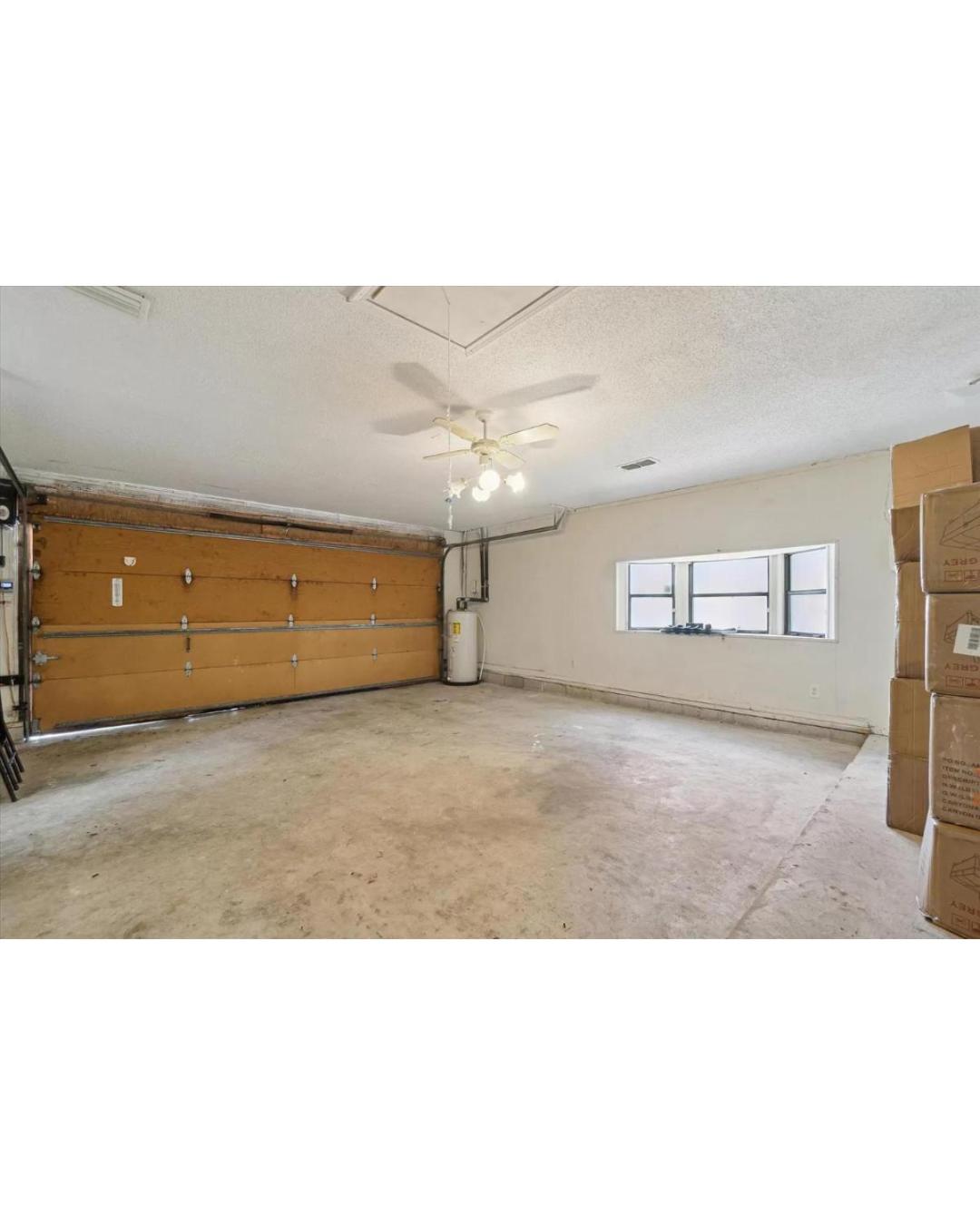 Spacious Luxury Villa Near Downtown & Shopping Districts, Duval