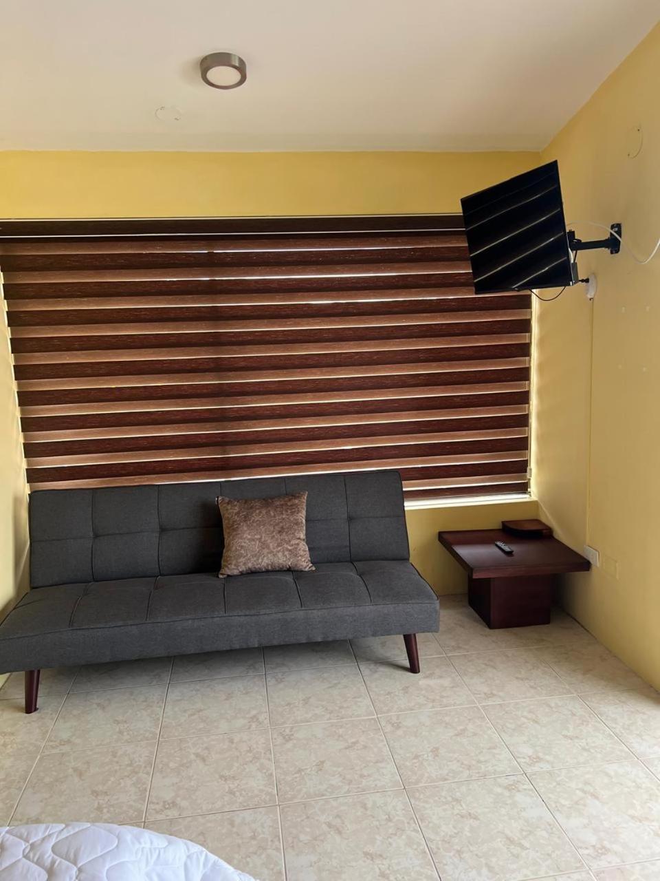 2, Casa de Carlos, Manta