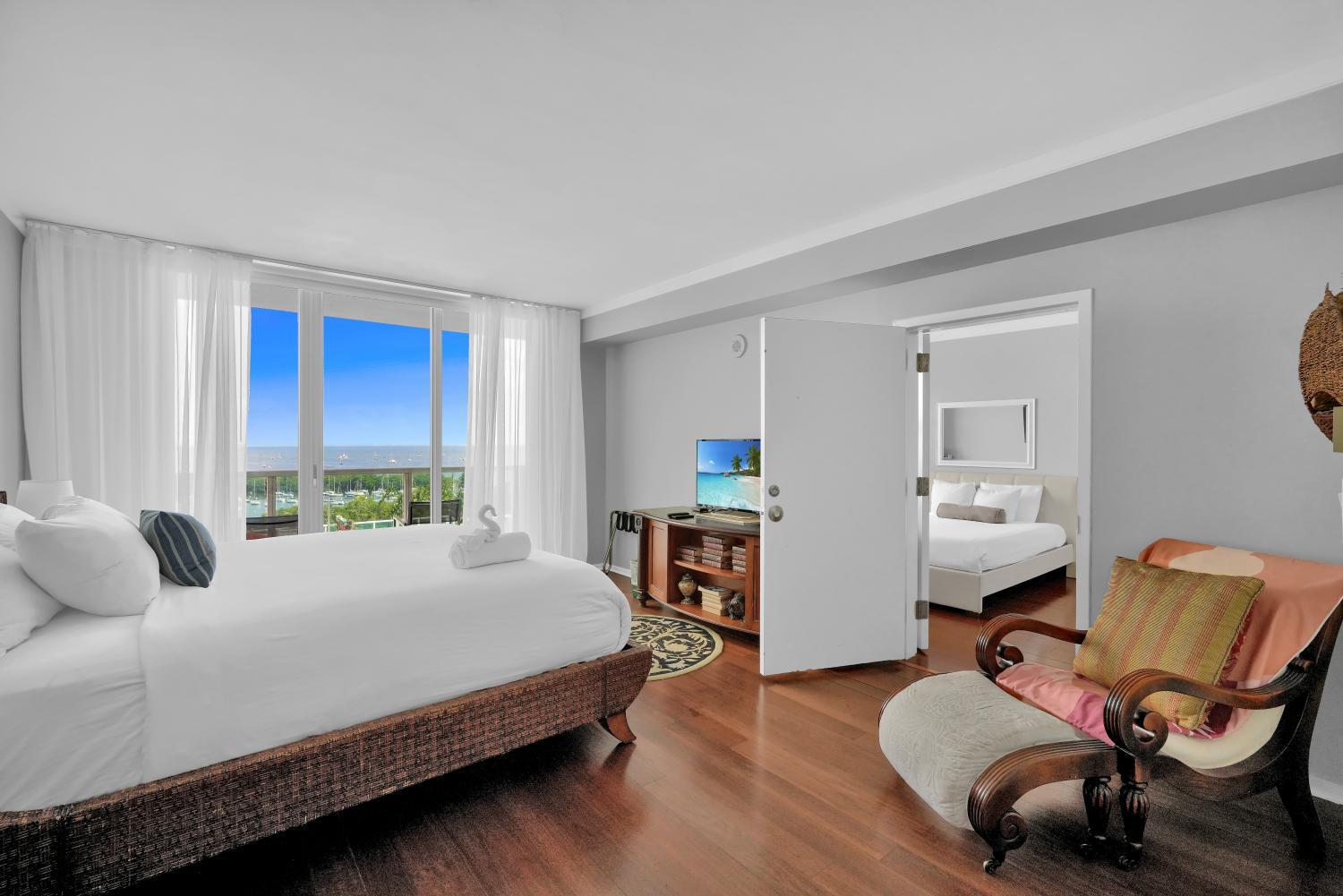 3, Astonishing SEA VIEW Studio in Grove, Miami-Dade