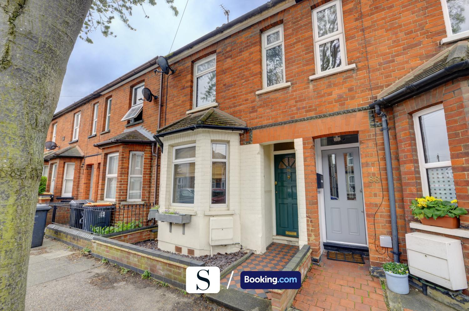 4, The Dudley Villa an executive calm House By Silva Short Lets & Serviced Accommodation Dudley With Fr, Bedfordshire