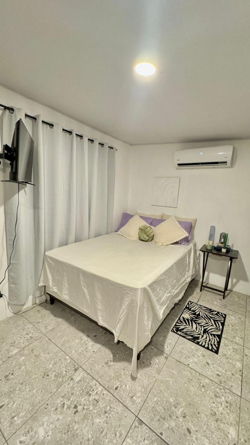 4, Michael Desautell, Paraíso