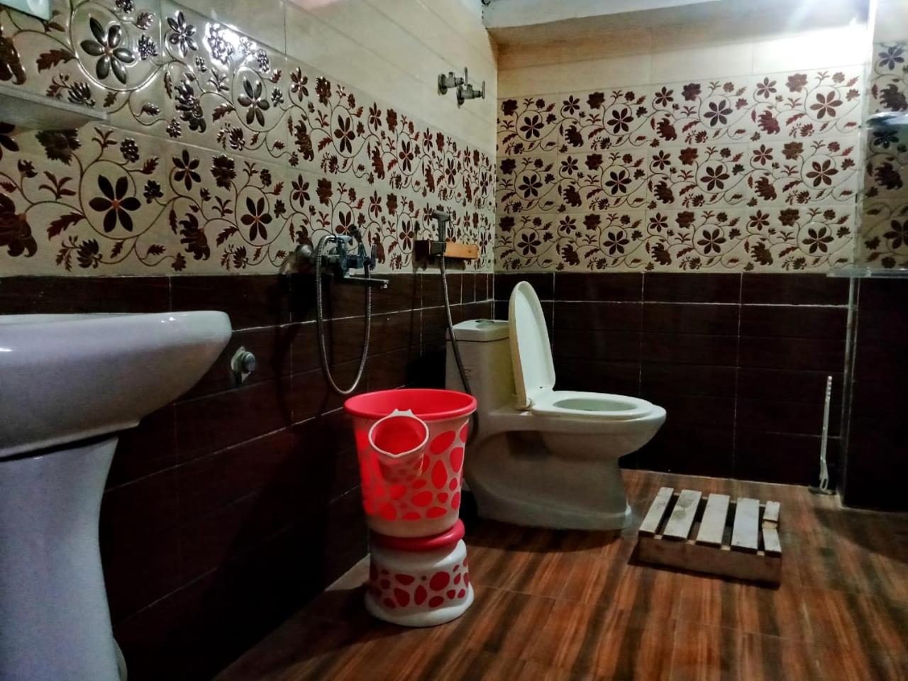 Bathroom 5, Tirthan Nature Lap Homestay, Kullu