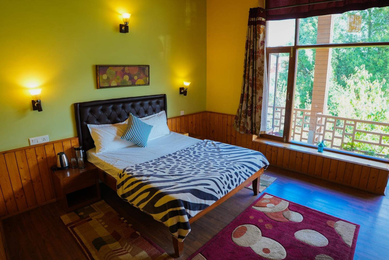 2, Kanhi Royal Stays, Solan