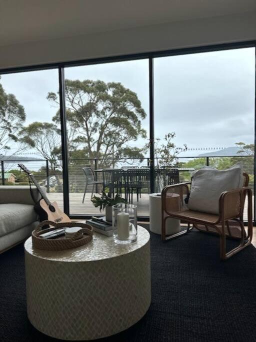 4, White Beach Retreat - Luxurious Water Views, Tasman