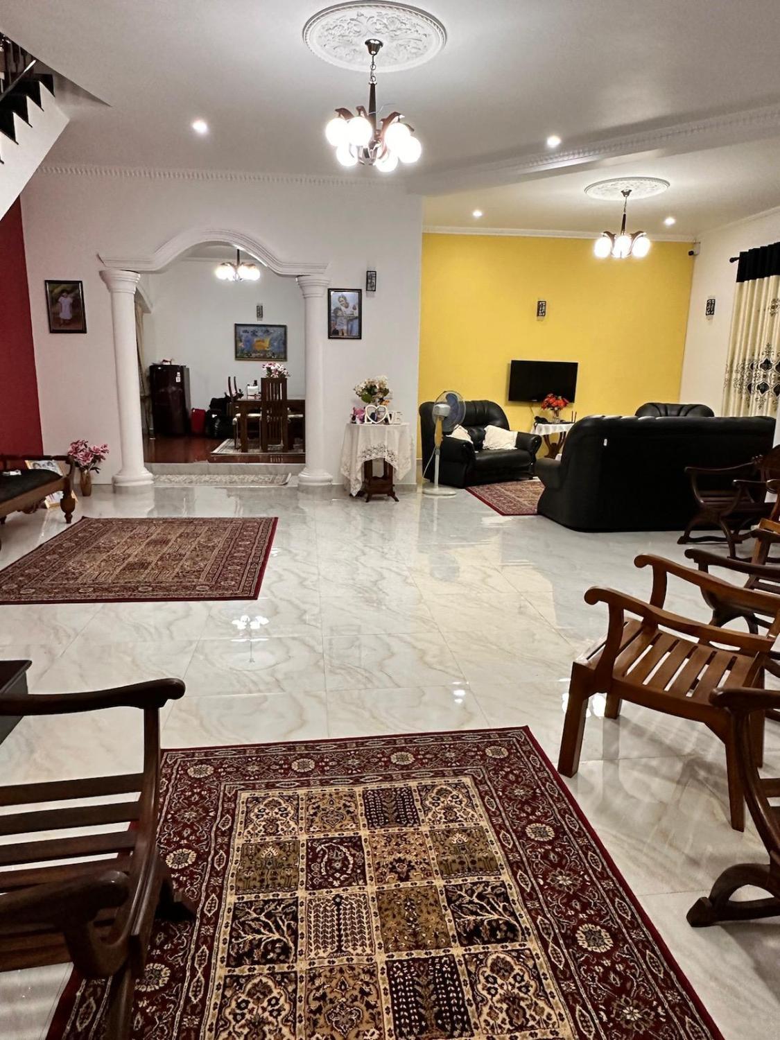 5, Luxury Ground floor house to rent - TOURIST ONLY, Mahawewa