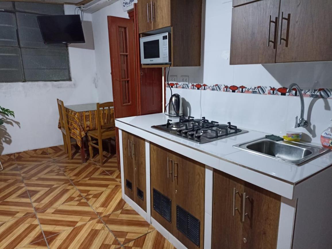 Others, Hostal Cielo Azul, Canta
